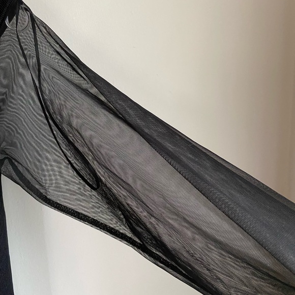 New off the shoulder sheer sleeve fitted black top - Picture 6 of 8